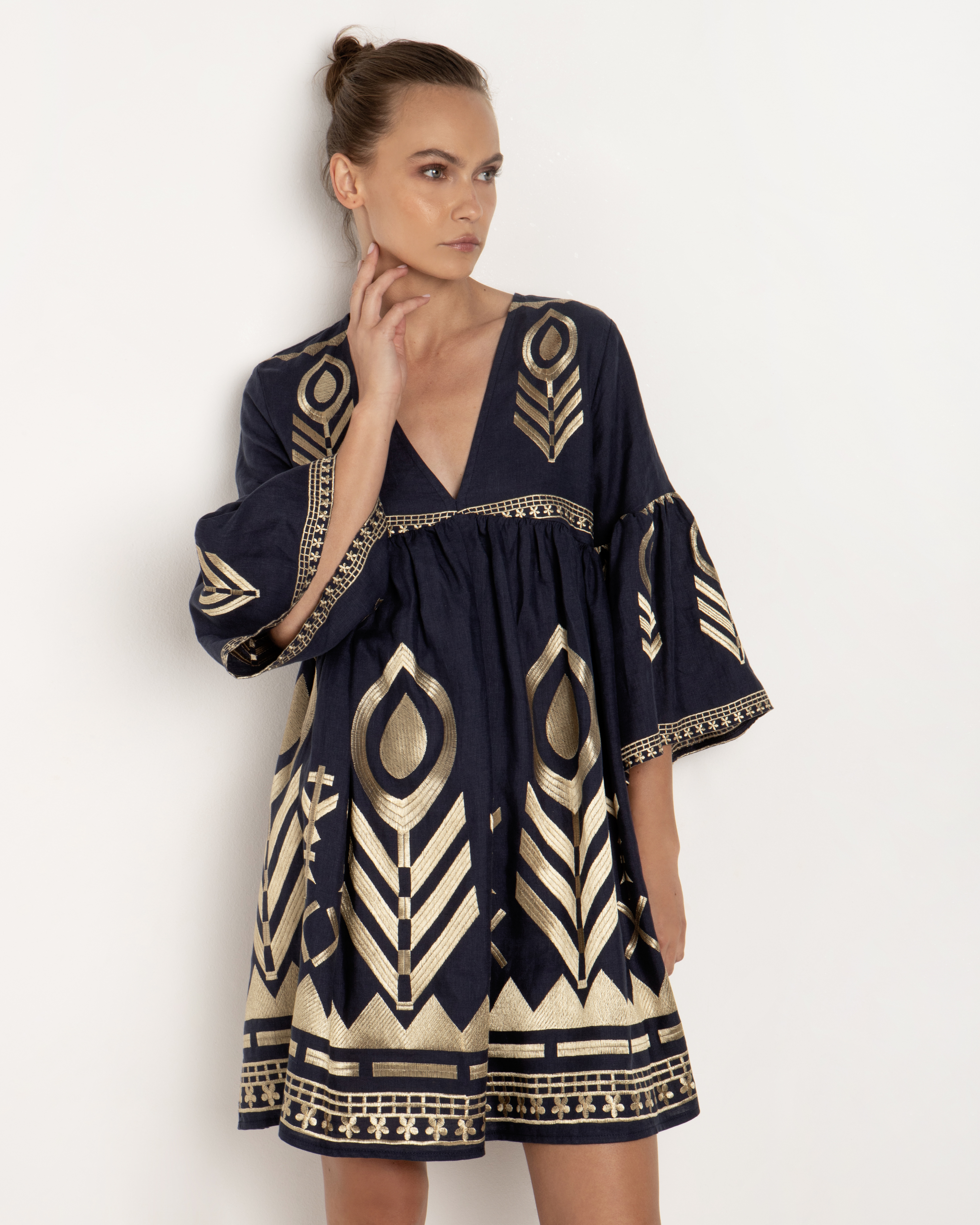 Feather Bell Sleeve Kleid