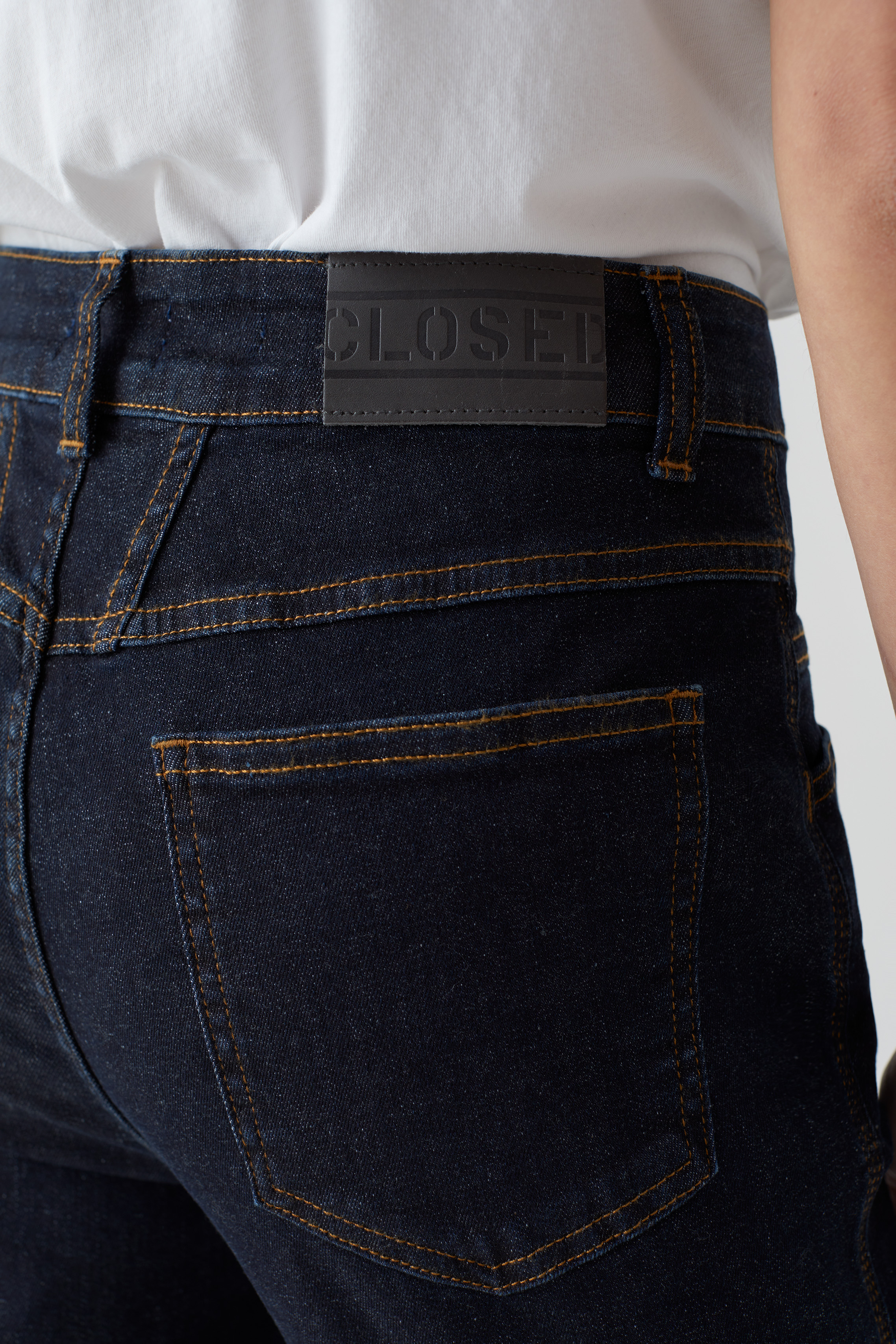 PEDAL PUSHER JEANS