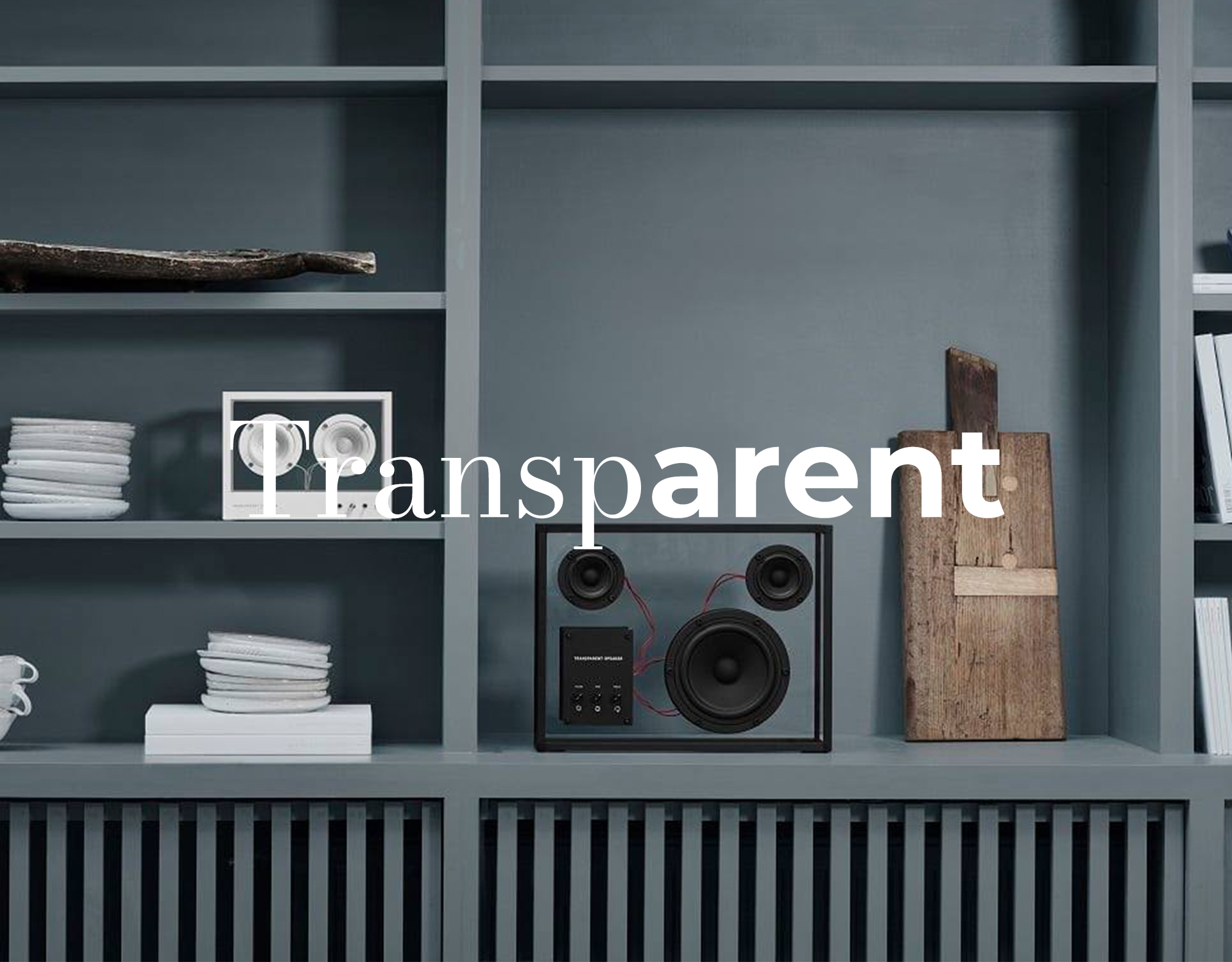 Graues Regal mit schwarzem Lautsprecher von Transparent
